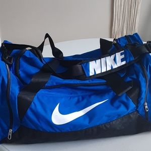 Large nike duffel bag